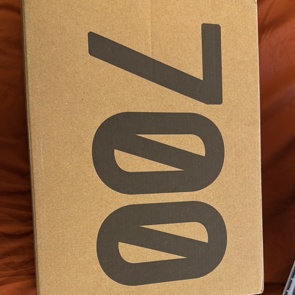 Yeezy 700 Box
